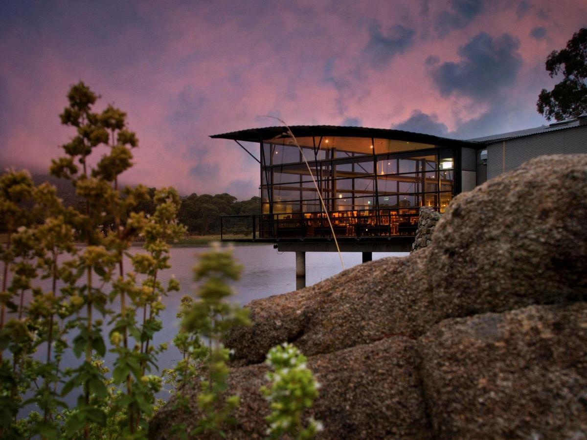 Novotel Lake Crackenback Resort Exterior foto